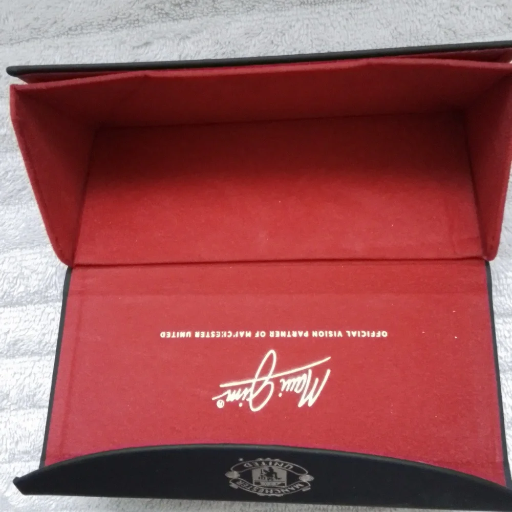 Manchester United Maui Jim Limited edition sunglasses case